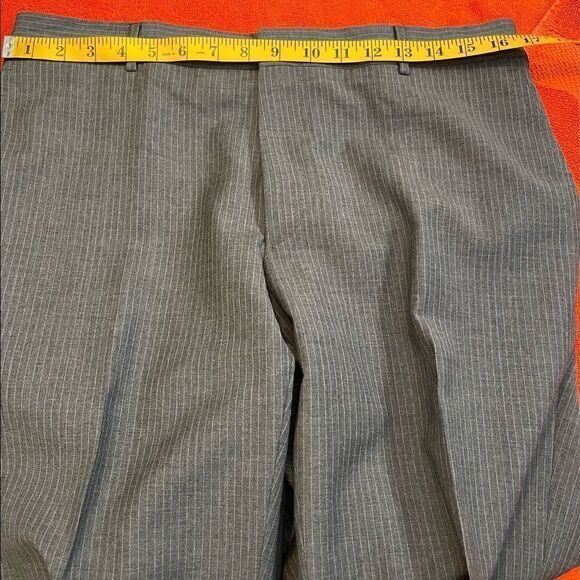 Valentino Gray Stripes Suit.Size 40 - Picture 14 of 16